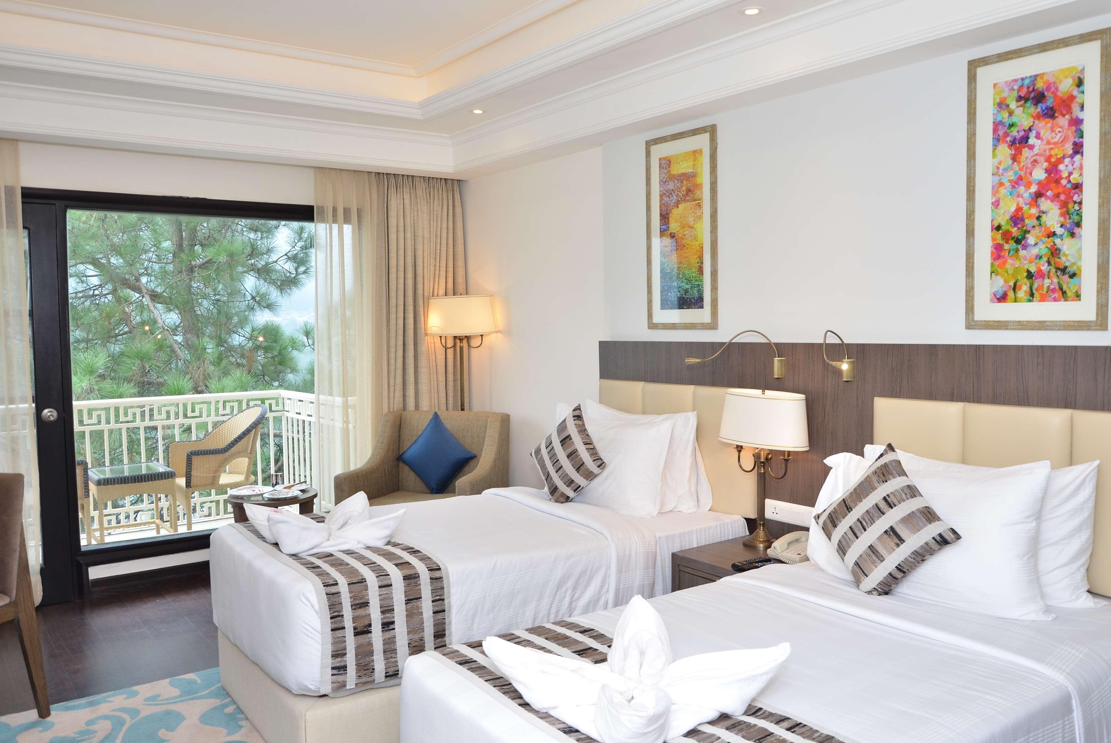 Hotel Ramada By Wyndham Kasauli Zewnętrze zdjęcie