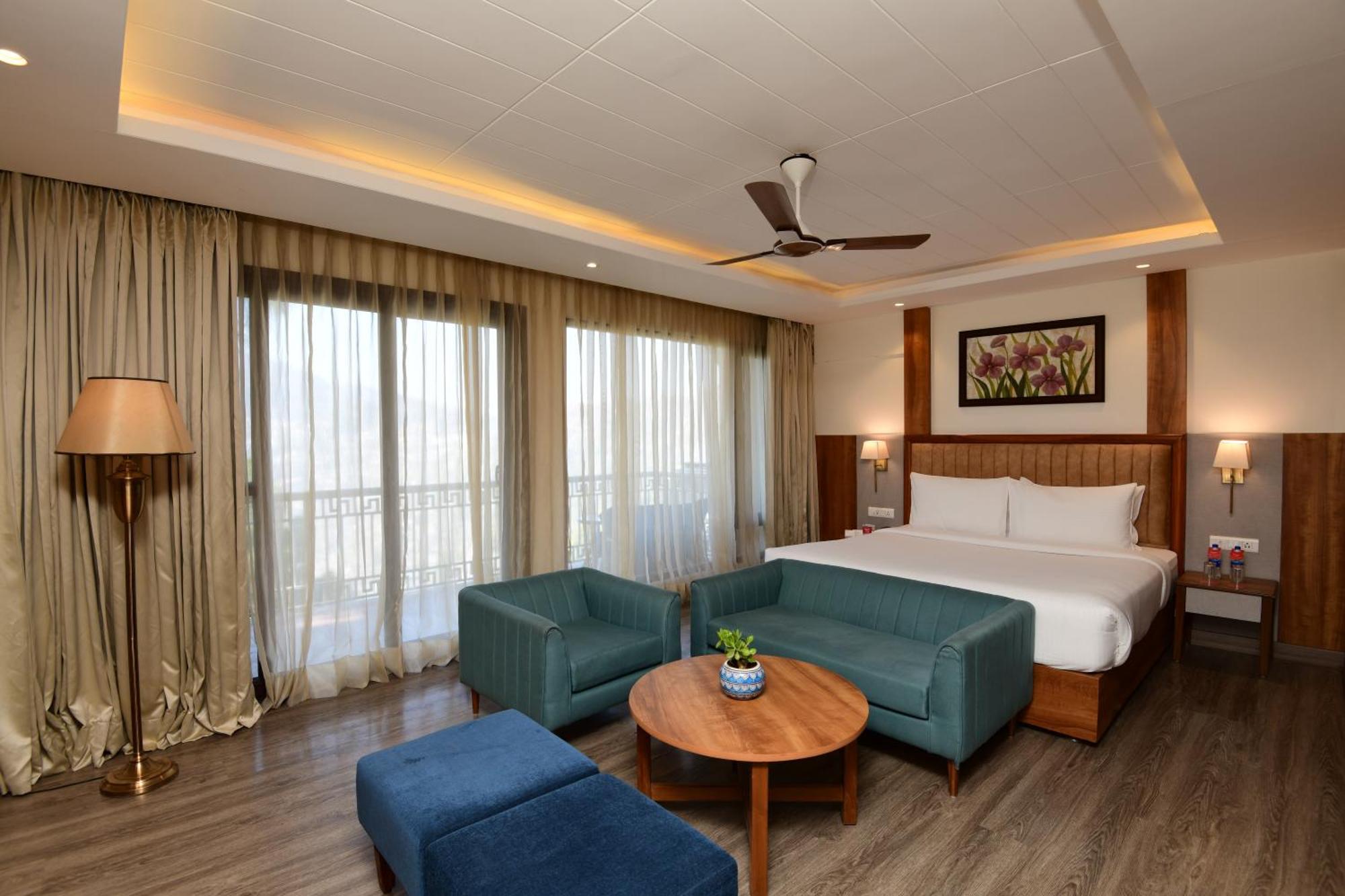 Hotel Ramada By Wyndham Kasauli Zewnętrze zdjęcie